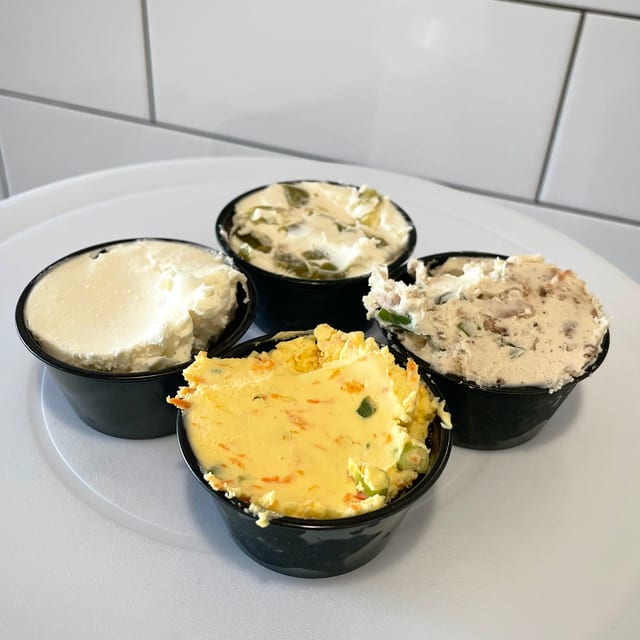 2oz Side of Cream Cheese.